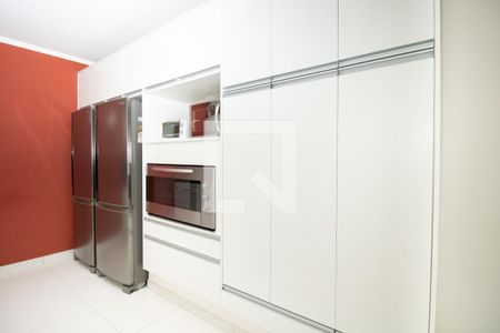 Casa à venda com 345m², 4 quartos e 3 vagas Casa à venda com 345m², 4 quartos e 3 vagasCozinha - Armários, forno, geladeira e freezer: