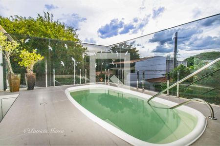Casa à venda com 345m², 4 quartos e 3 vagas Casa à venda com 345m², 4 quartos e 3 vagasPiso superior, piscina com aquecimento a gás