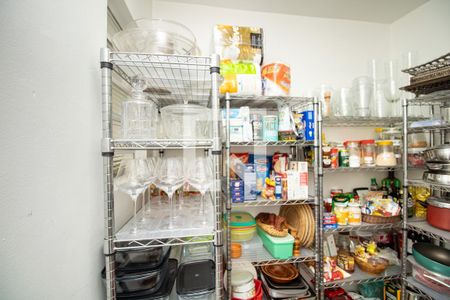 Casa à venda com 345m², 4 quartos e 3 vagas Casa à venda com 345m², 4 quartos e 3 vagasDespensa