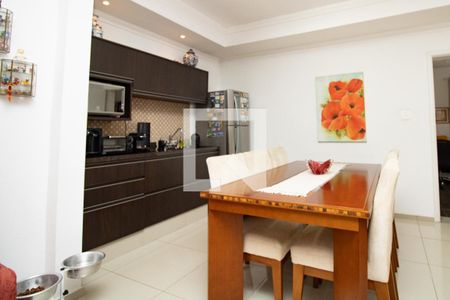 Casa à venda com 345m², 4 quartos e 3 vagas Casa à venda com 345m², 4 quartos e 3 vagasCozinha gourmet- mesa e cadeiras
