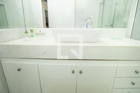 Casa à venda com 345m², 4 quartos e 3 vagas Casa à venda com 345m², 4 quartos e 3 vagasBanheiro 2 - Bancada pia e armário