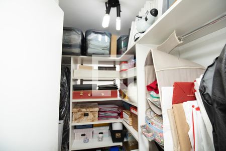 Casa à venda com 345m², 4 quartos e 3 vagas Casa à venda com 345m², 4 quartos e 3 vagasAteliê, closet