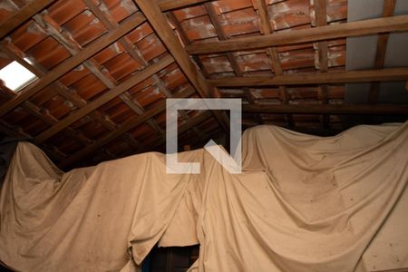 Casa à venda com 345m², 4 quartos e 3 vagas Casa à venda com 345m², 4 quartos e 3 vagasSótão, lado um