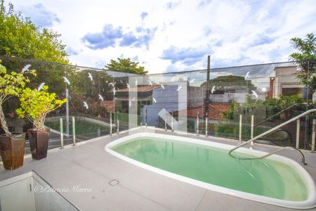 Casa à venda com 345m², 4 quartos e 3 vagas Casa à venda com 345m², 4 quartos e 3 vagasPiso superior, piscina