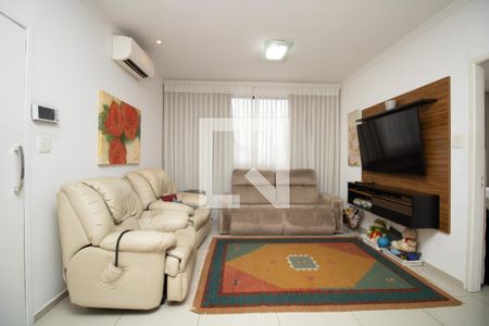 Casa à venda com 345m², 4 quartos e 3 vagas Casa à venda com 345m², 4 quartos e 3 vagasSala, ambiente estar com TV