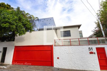 Casa à venda com 345m², 4 quartos e 3 vagas Casa à venda com 345m², 4 quartos e 3 vagasFachada, sistema de vigilância com 7 câmeras