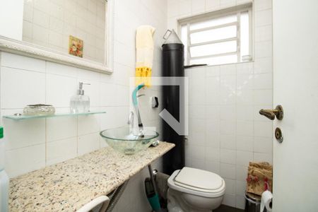 Casa à venda com 345m², 4 quartos e 3 vagas Casa à venda com 345m², 4 quartos e 3 vagasAteliê, banheiro