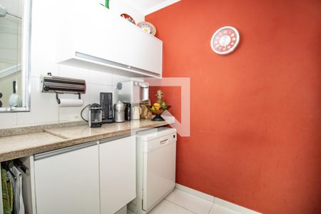 Casa à venda com 345m², 4 quartos e 3 vagas Casa à venda com 345m², 4 quartos e 3 vagasCozinha - armários e eletrodomésticos