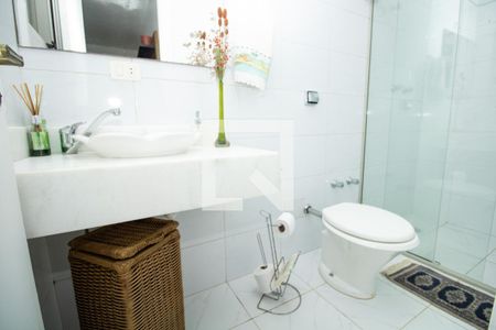 Casa à venda com 345m², 4 quartos e 3 vagas Casa à venda com 345m², 4 quartos e 3 vagasBanheiro 1- panorâmica