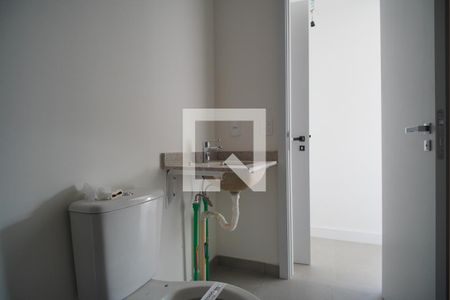 Banheiro suite de apartamento à venda com 2 quartos, 59m² em Jardim do Salso, Porto Alegre