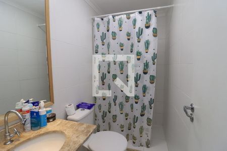 Banheiro Social de apartamento à venda com 3 quartos, 67m² em Guaiauna, São Paulo