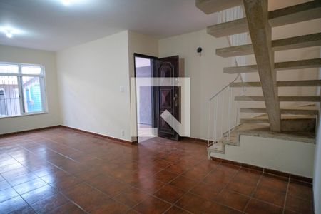 Casa à venda com 155m², 4 quartos e 2 vagasSala