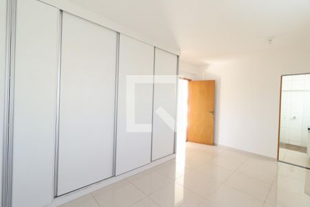 Suíte de apartamento para alugar com 2 quartos, 80m² em Lídice, Uberlândia