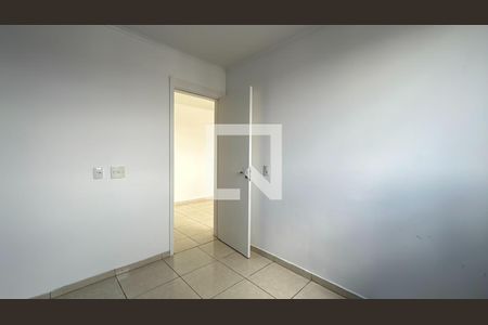 Quarto 2 de apartamento para alugar com 2 quartos, 54m² em Cajuru, Curitiba