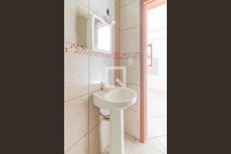 Banheiro de casa de condomínio para alugar com 1 quarto, 42m² em Vila Nova, Porto Alegre