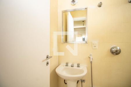 Banheiro 1,  Pia e espelho  de apartamento à venda com 4 quartos, 123m² em Itaim Bibi, São Paulo