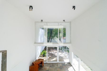 Casa à venda com 3 quartos, 225m² em Jardim das Acácias, São Paulo