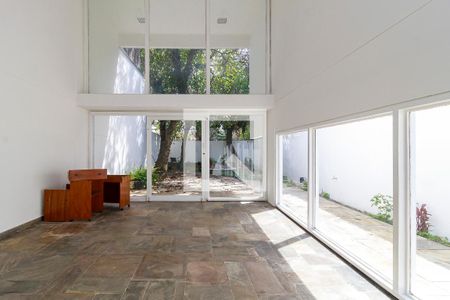 Sala de casa à venda com 3 quartos, 225m² em Jardim das Acácias, São Paulo