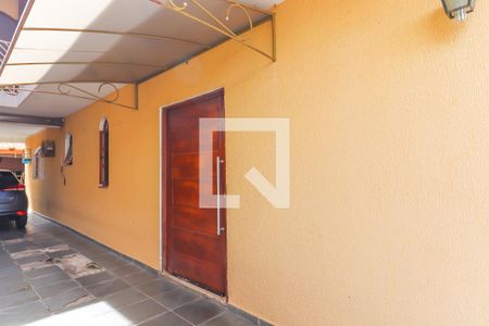 Casa à venda com 152m², 3 quartos e 5 vagas Casa à venda com 152m², 3 quartos e 5 vagasÁrea externa