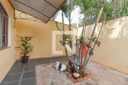 Casa à venda com 152m², 3 quartos e 5 vagas Casa à venda com 152m², 3 quartos e 5 vagasÁrea externa