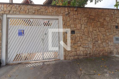 Casa à venda com 152m², 3 quartos e 5 vagas Casa à venda com 152m², 3 quartos e 5 vagasfachada