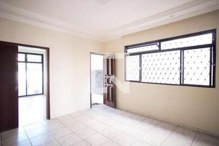 Sala 1 de casa à venda com 8 quartos, 313m² em Planalto, Belo Horizonte