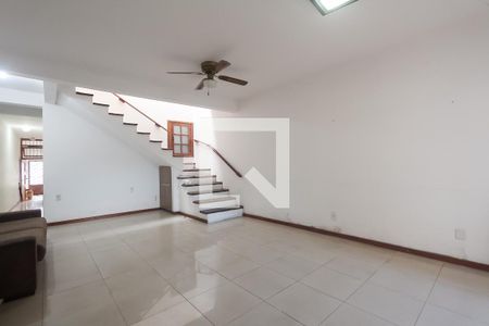 Sala de casa à venda com 3 quartos, 250m² em São Geraldo, Porto Alegre