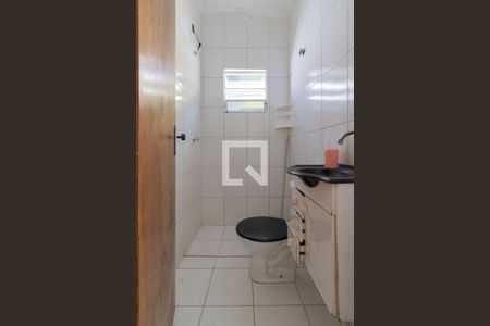 Banheiro de casa para alugar com 1 quarto, 38m² em Jardim Miriam, São Paulo