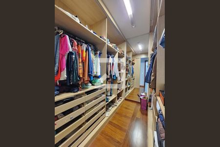 Closet Suíte 1 de casa de condomínio à venda com 4 quartos, 310m² em Ouro Velho Mansões, Nova Lima