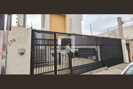 Casa à venda com 78m², 2 quartos e 2 vagas Casa à venda com 78m², 2 quartos e 2 vagasFachada