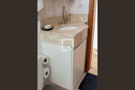 Casa à venda com 78m², 2 quartos e 2 vagas Casa à venda com 78m², 2 quartos e 2 vagasBanheiro 1