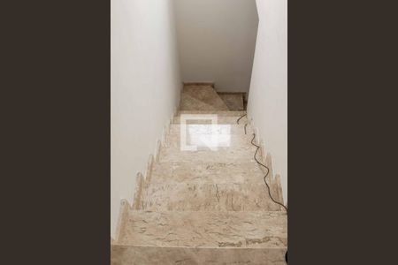 Casa à venda com 78m², 2 quartos e 2 vagas Casa à venda com 78m², 2 quartos e 2 vagasEscada