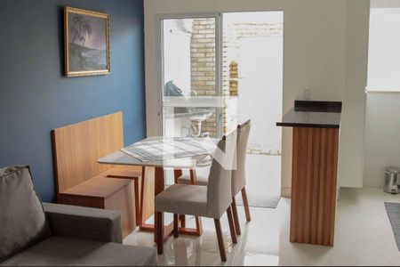 Casa à venda com 78m², 2 quartos e 2 vagas Casa à venda com 78m², 2 quartos e 2 vagasSala