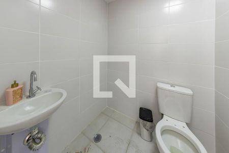 Banheiro de apartamento para alugar com 1 quarto, 24m² em Jardim Independência, São Paulo