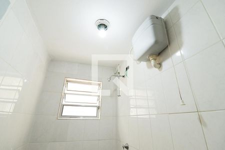 Banheiro de casa para alugar com 1 quarto, 20m² em Parque Peruche, São Paulo