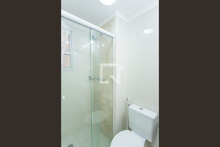 Banheiro suite de apartamento à venda com 3 quartos, 61m² em Parque Maria Domitila, São Paulo