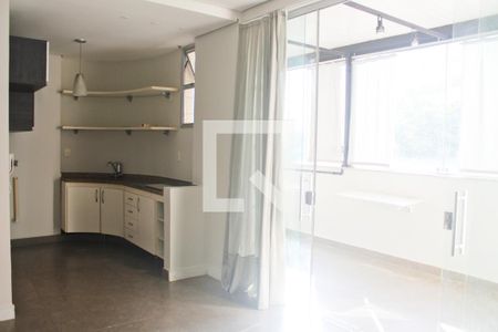 Apartamento à venda com 67m², 2 quartos e 1 vagaSala com cozinha e varanda