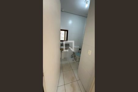 Banheiro da Suíte de apartamento para alugar com 2 quartos, 62m² em Parque Industrial Paulista, Goiânia