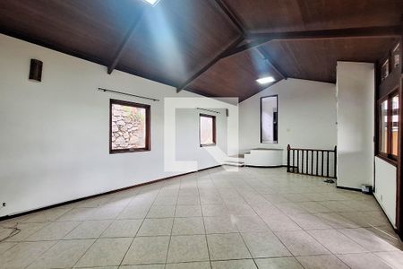 Sala de casa de condomínio à venda com 4 quartos, 325m² em Serra Grande, Niterói