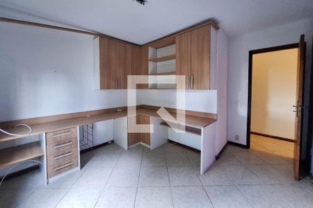 Quarto 1 de casa de condomínio para alugar com 4 quartos, 325m² em Serra Grande, Niterói