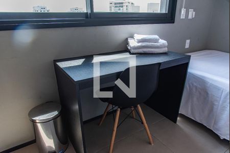 Mesa e cadeira de escritório de kitnet/studio para alugar com 1 quarto, 16m² em Vila Mariana, São Paulo