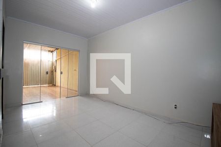 Sala de casa para alugar com 3 quartos, 100m² em Qs 16, Brasília