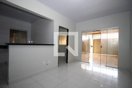 Sala de casa para alugar com 3 quartos, 100m² em Qs 16, Brasília