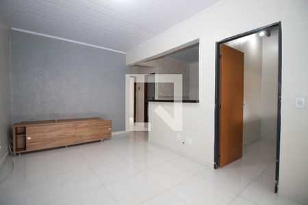 Sala de casa para alugar com 3 quartos, 100m² em Qs 16, Brasília