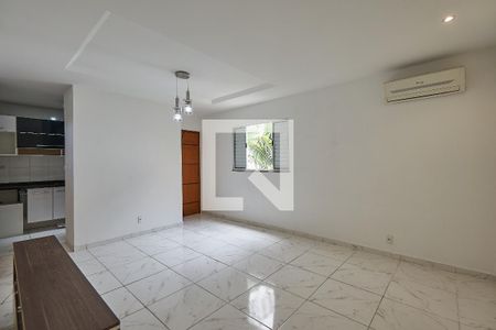 Sala de casa de condomínio para alugar com 2 quartos, 75m² em Vila Isabel, Rio de Janeiro