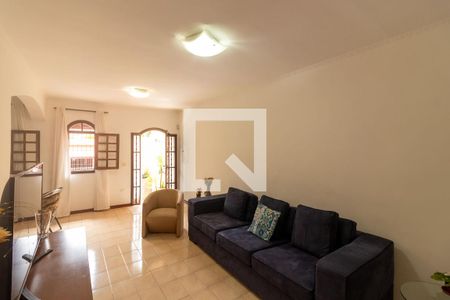 Casa à venda com 240m², 4 quartos e 4 vagasSala