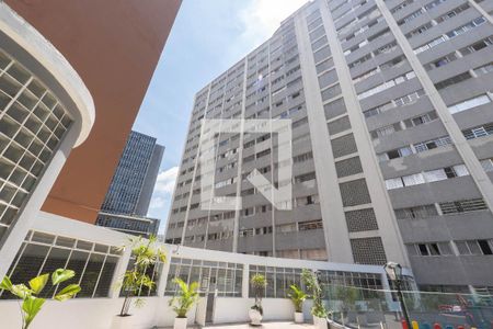 Fachada de apartamento à venda com 2 quartos, 74m² em República, São Paulo