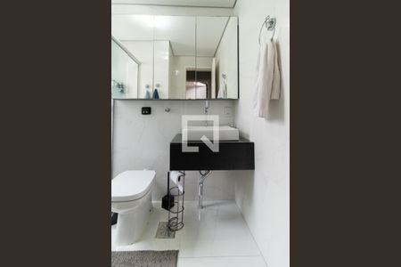 Banheiro de apartamento à venda com 1 quarto, 105m² em Rio Branco, Porto Alegre