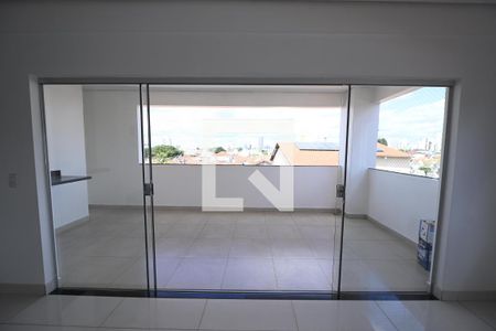 Varanda da sala de apartamento para alugar com 3 quartos, 150m² em Setor Coimbra, Goiânia