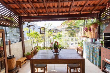 Casa à venda com 100m², 2 quartos e 2 vagas Casa à venda com 100m², 2 quartos e 2 vagasVaranda gourmet